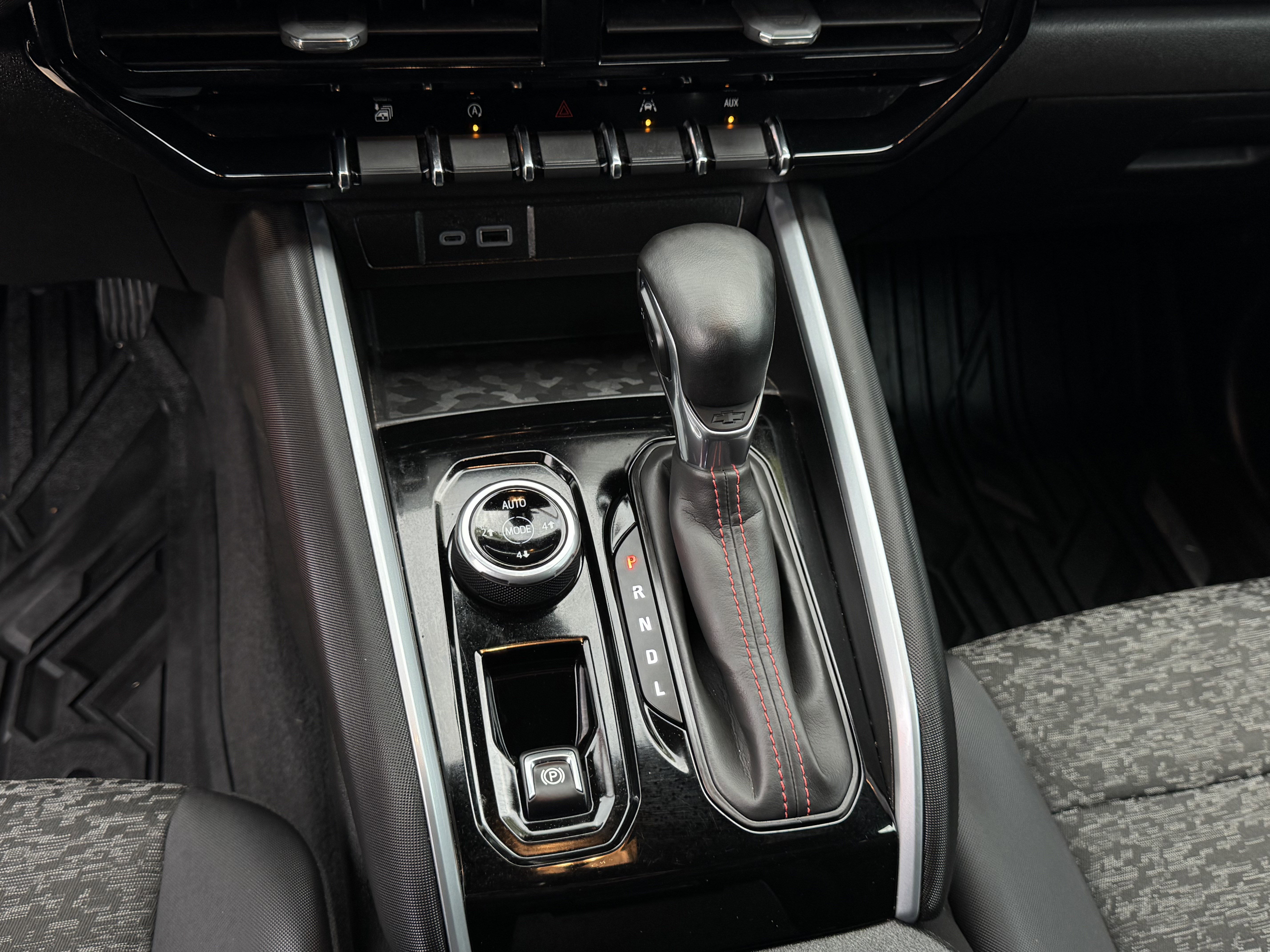 Used 2024 Chevrolet Colorado Z71 w/ Safety Package image 21