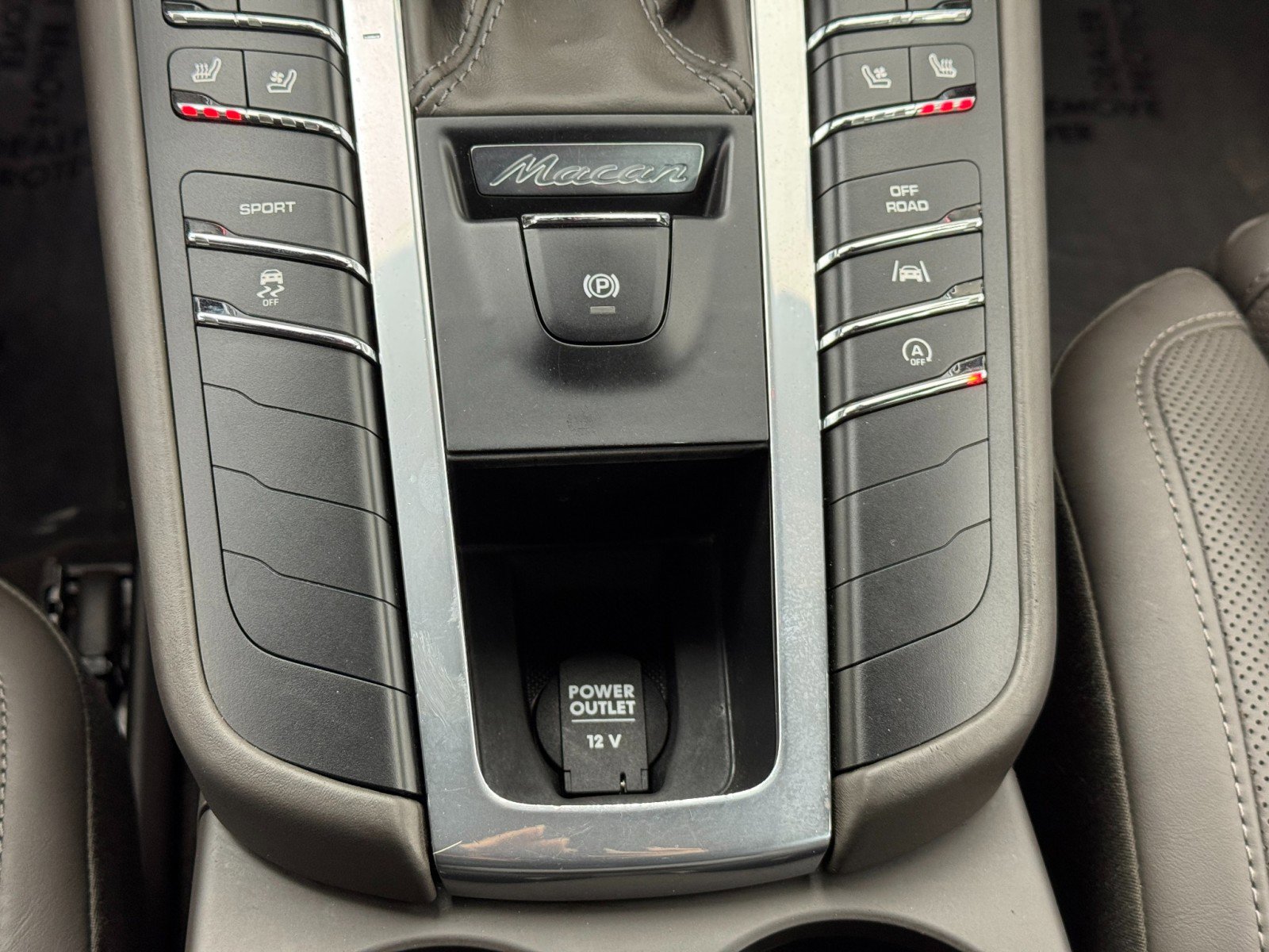 Used 2018 Porsche Macan S image 28