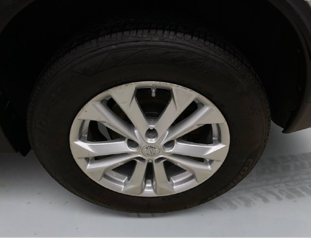 Used 2015 Nissan Rogue SV w/ SV Moonroof Package AWD/4WD image 19