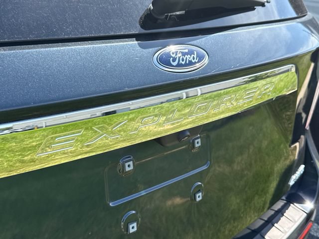 Used 2023 Ford Explorer XLT w/ Equipment Group 202A AWD/4WD image 14
