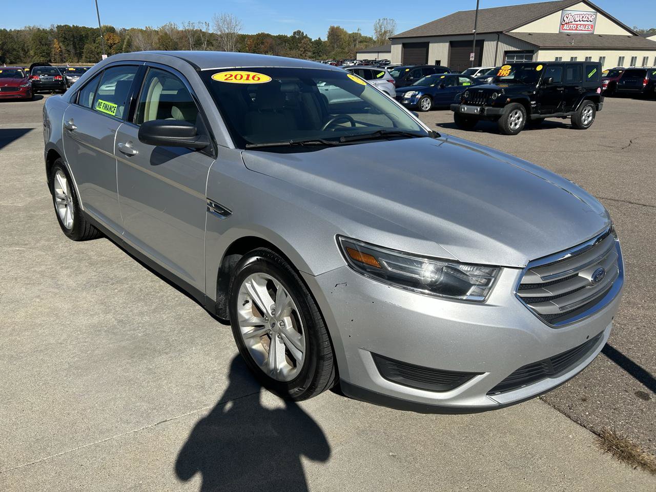 Used 2016 Ford Taurus SE FWD image 3