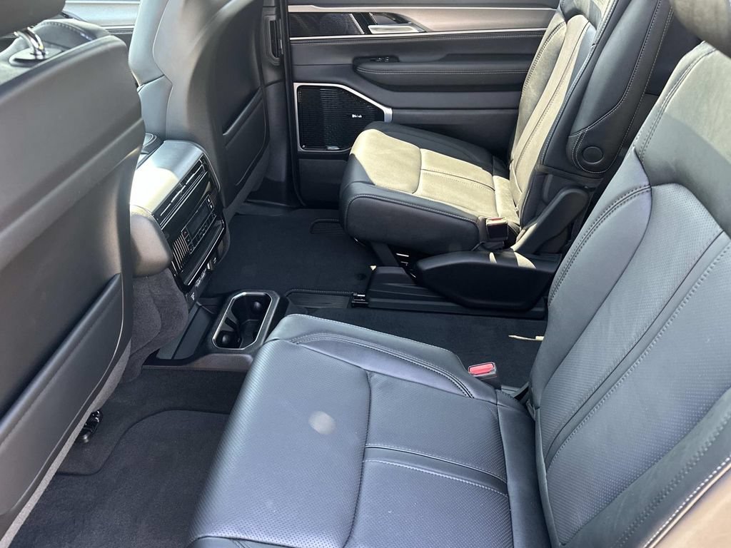 New 2026 Jeep Grand Wagoneer Limited AWD/4WD image 17