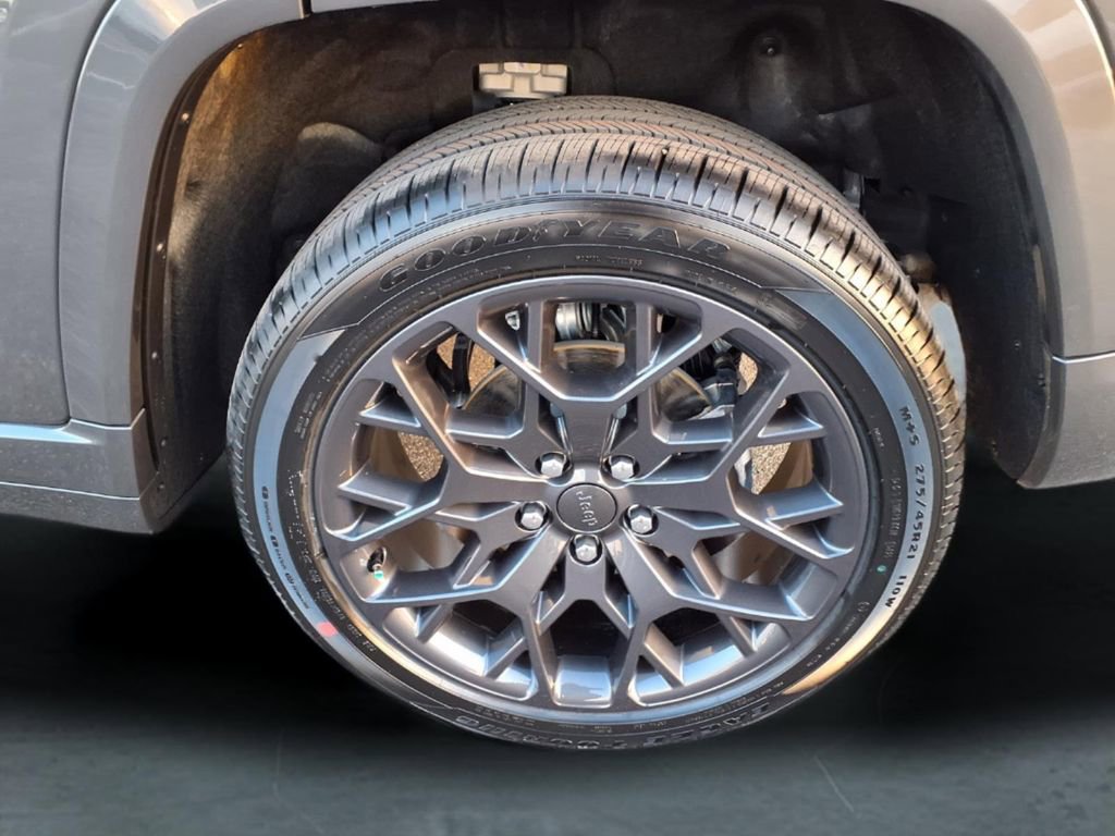 New 2026 Jeep Grand Cherokee Summit image 9