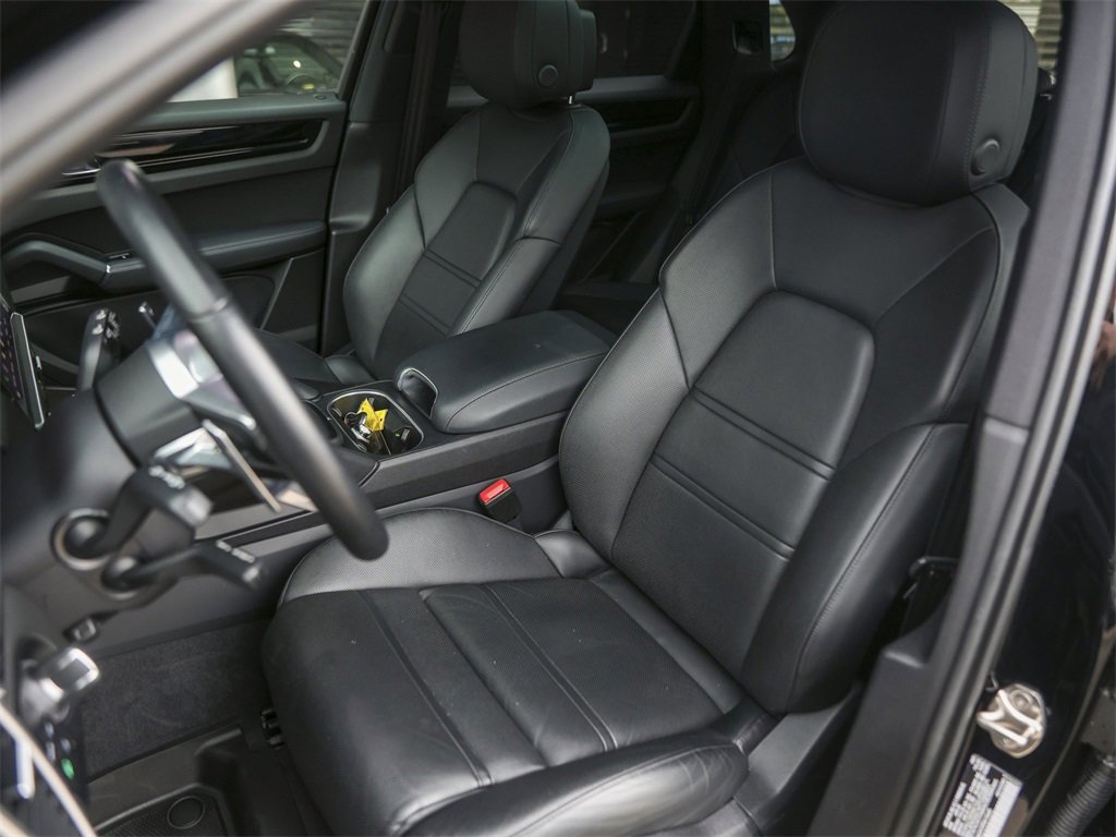 Certified 2023 Porsche Cayenne image 5