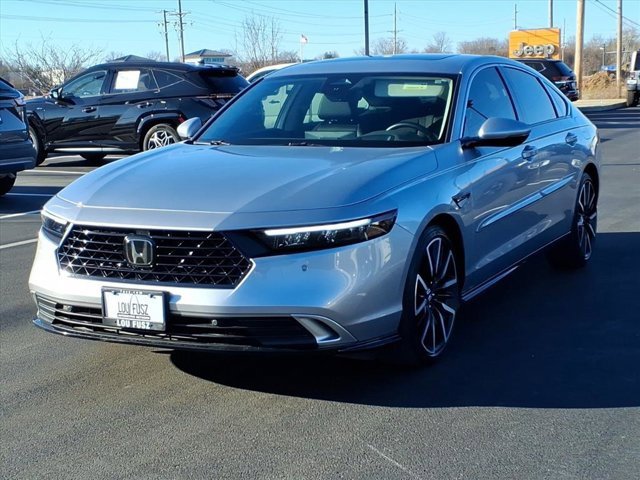 Used 2024 Honda Accord Touring image 2
