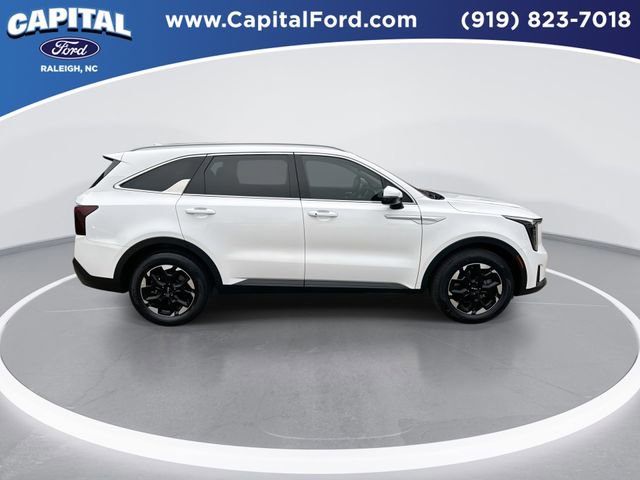 Used 2024 Kia Sorento S image 9