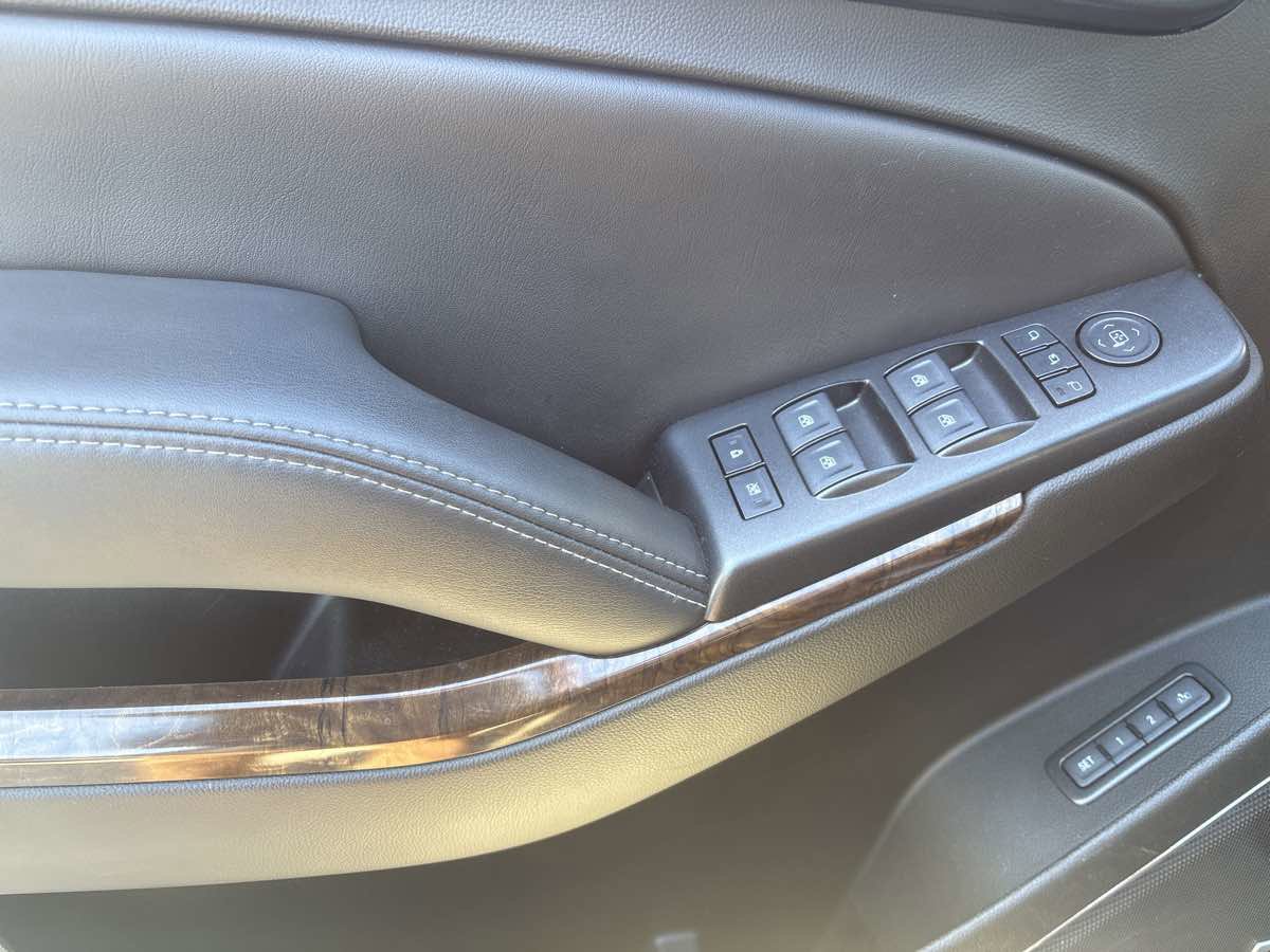 Used 2017 Chevrolet Tahoe LT w/ Luxury Package image 7