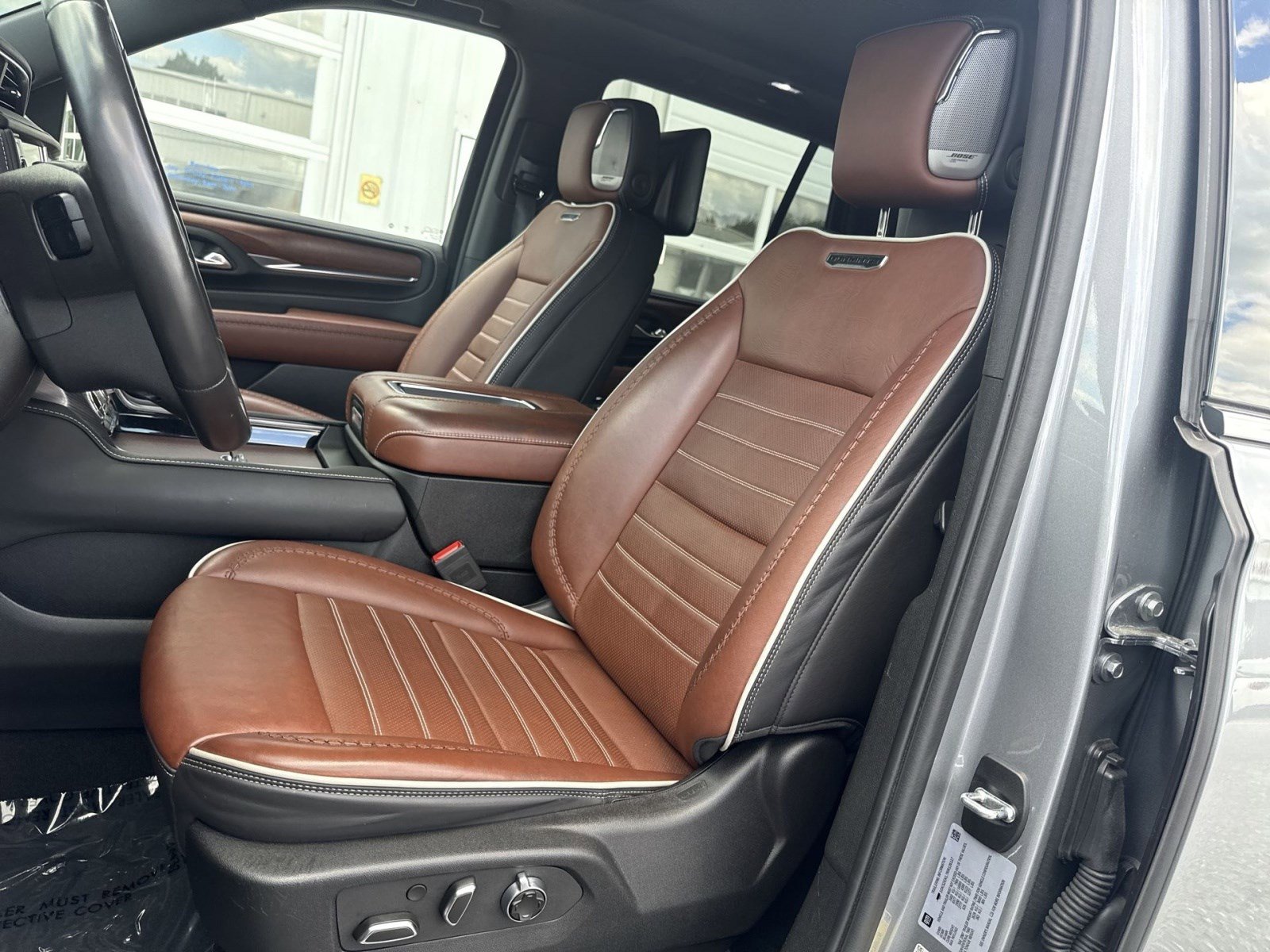 Used 2024 GMC Yukon Denali Ultimate AWD/4WD image 13