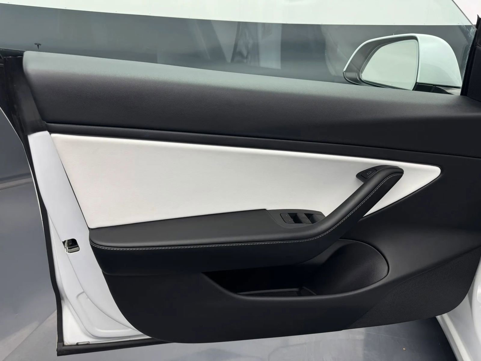 Used 2021 Tesla Model 3 Standard Range Plus image 9