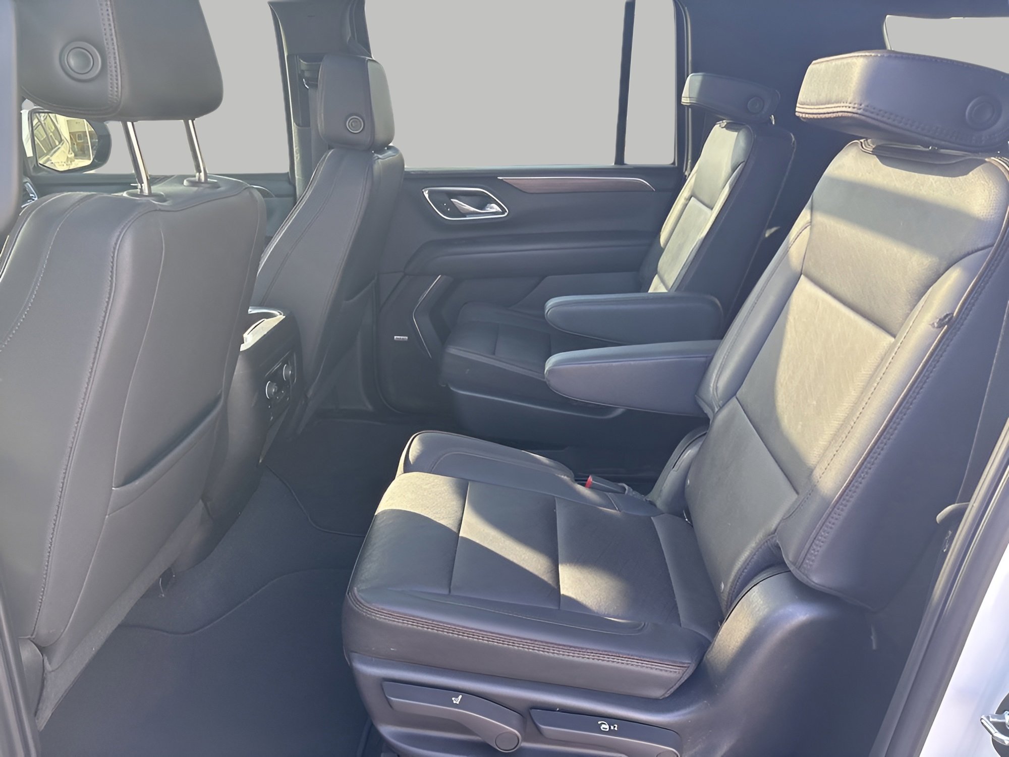 Used 2023 Chevrolet Suburban High Country AWD/4WD image 14