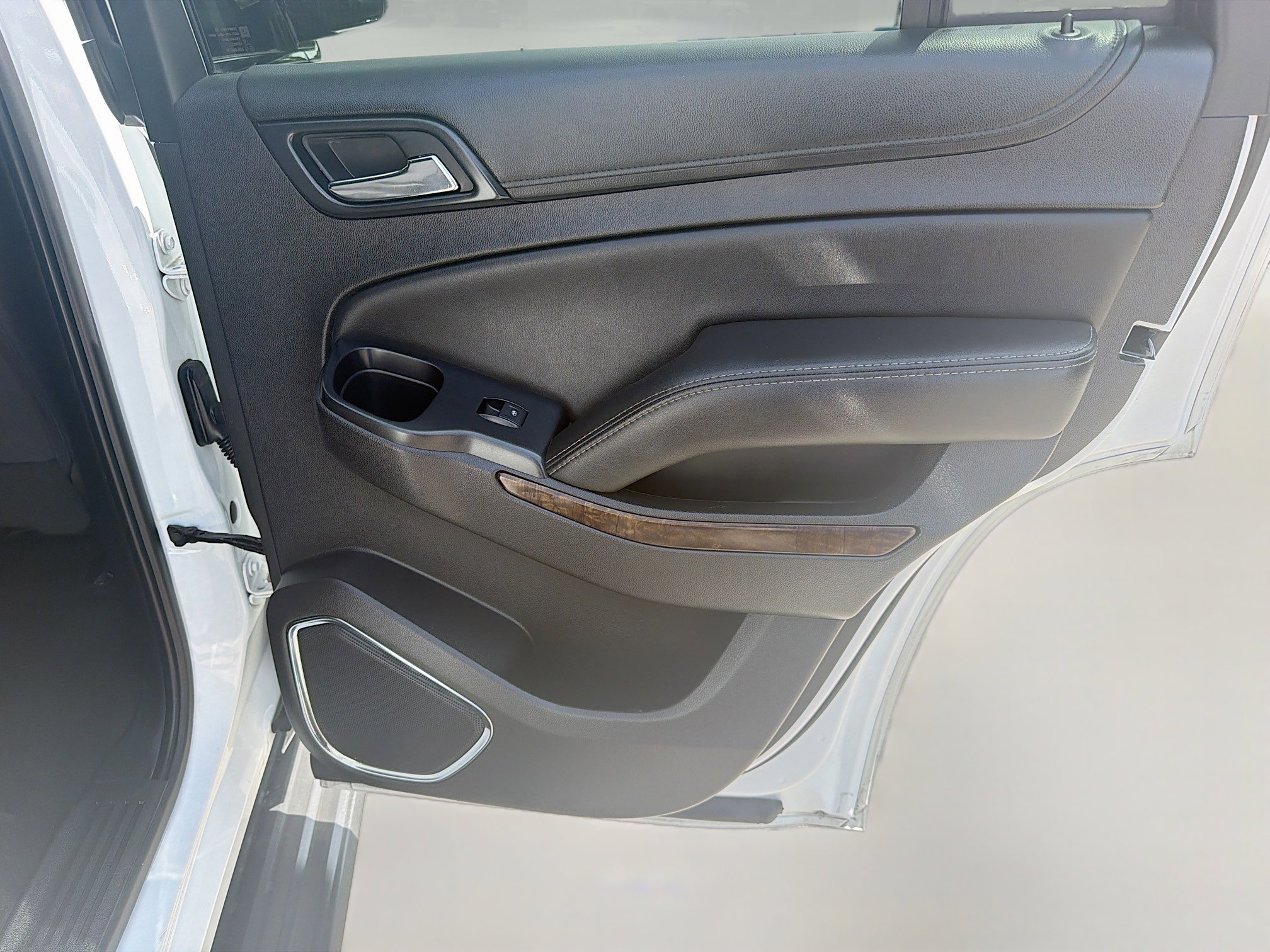 Used 2016 Chevrolet Tahoe LS w/ All-Season Package RWD image 30