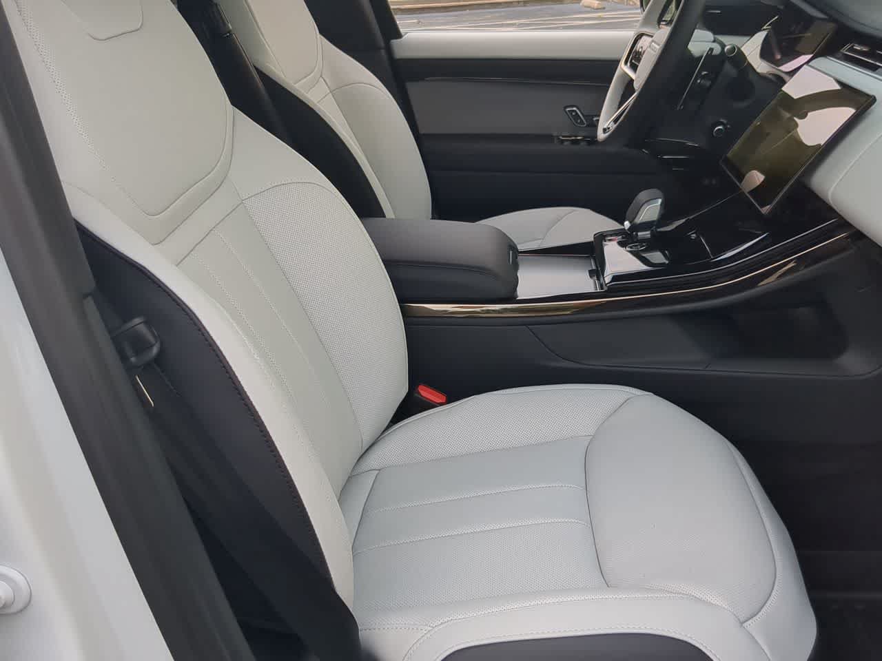 New 2026 Land Rover Range Rover Sport Dynamic SE AWD/4WD image 24