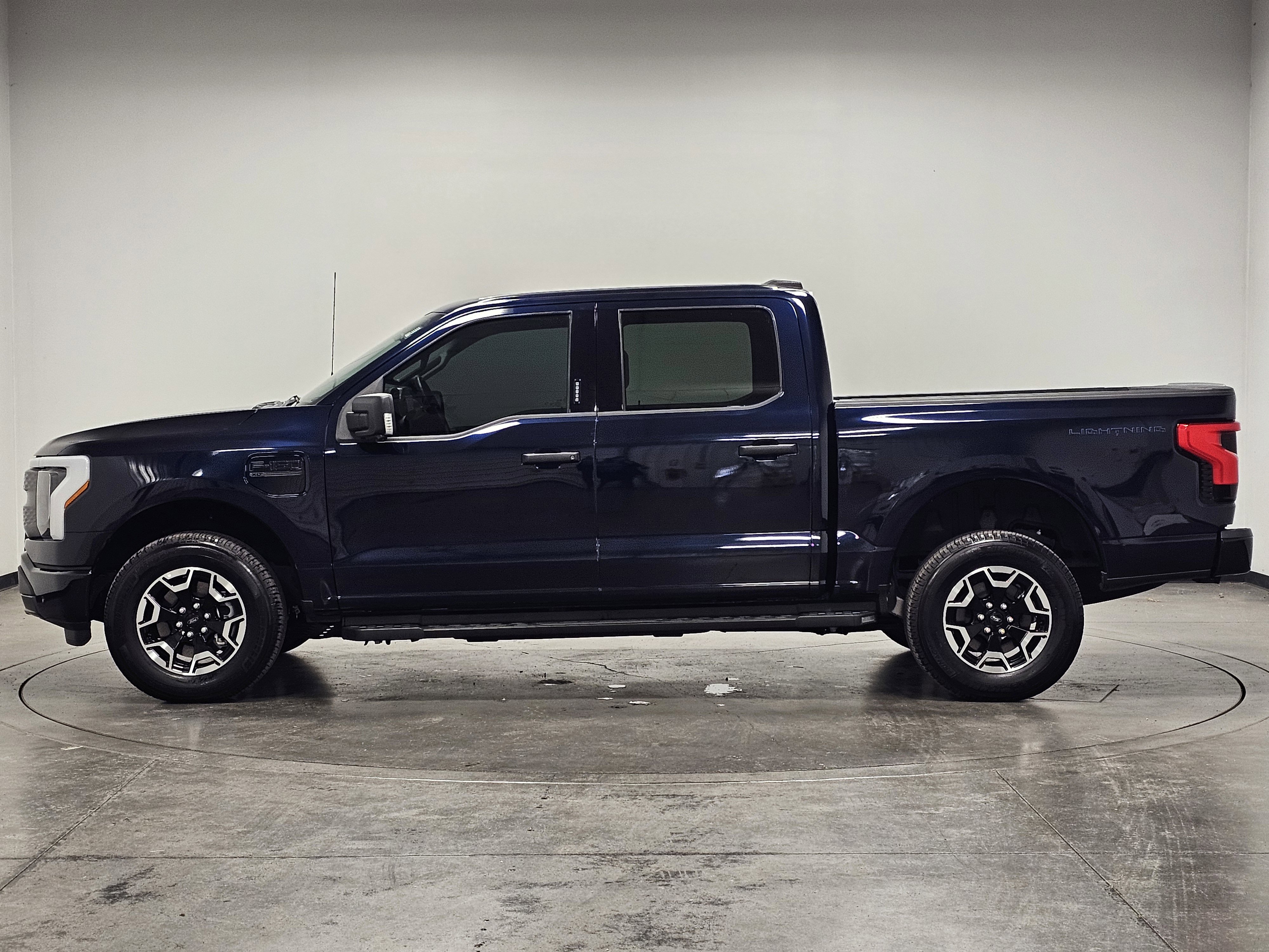 Used 2023 Ford F150 Lightning XLT image 4