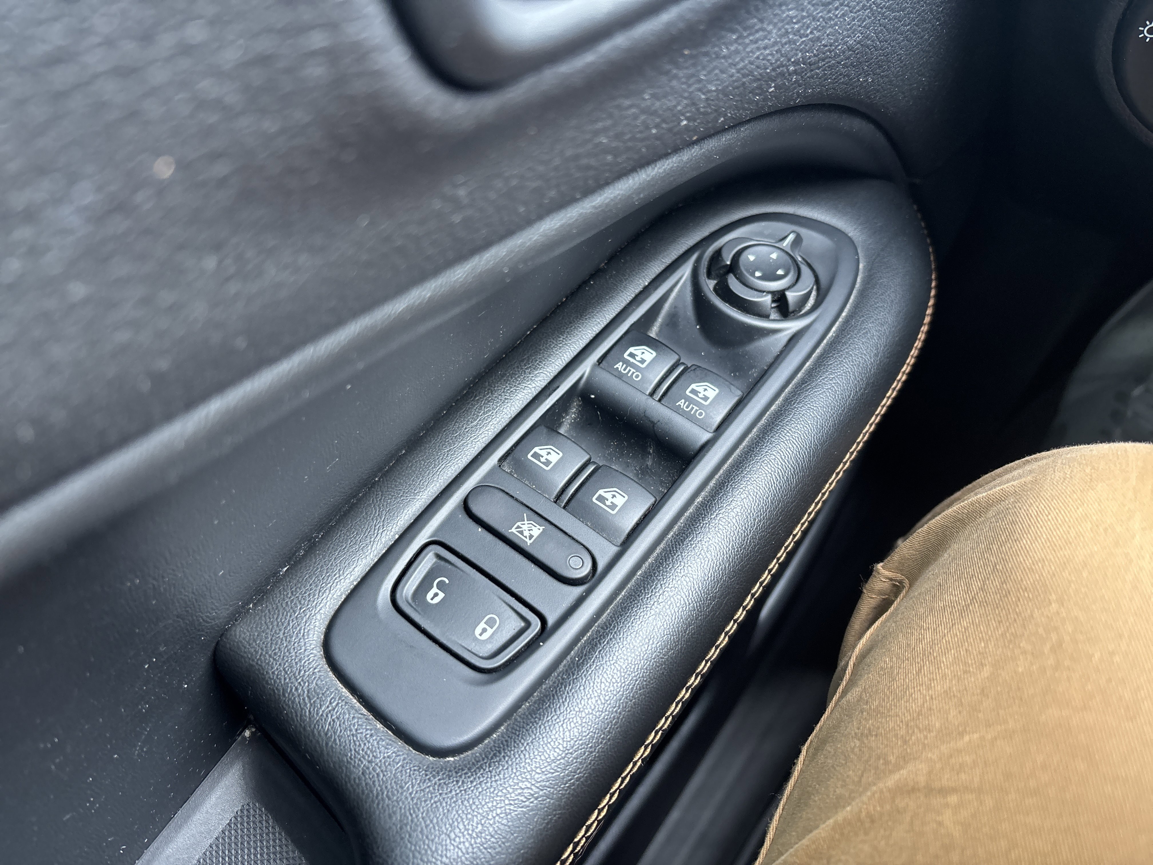 Used 2018 Jeep Compass Limited w/ Safe & Security Group image 16