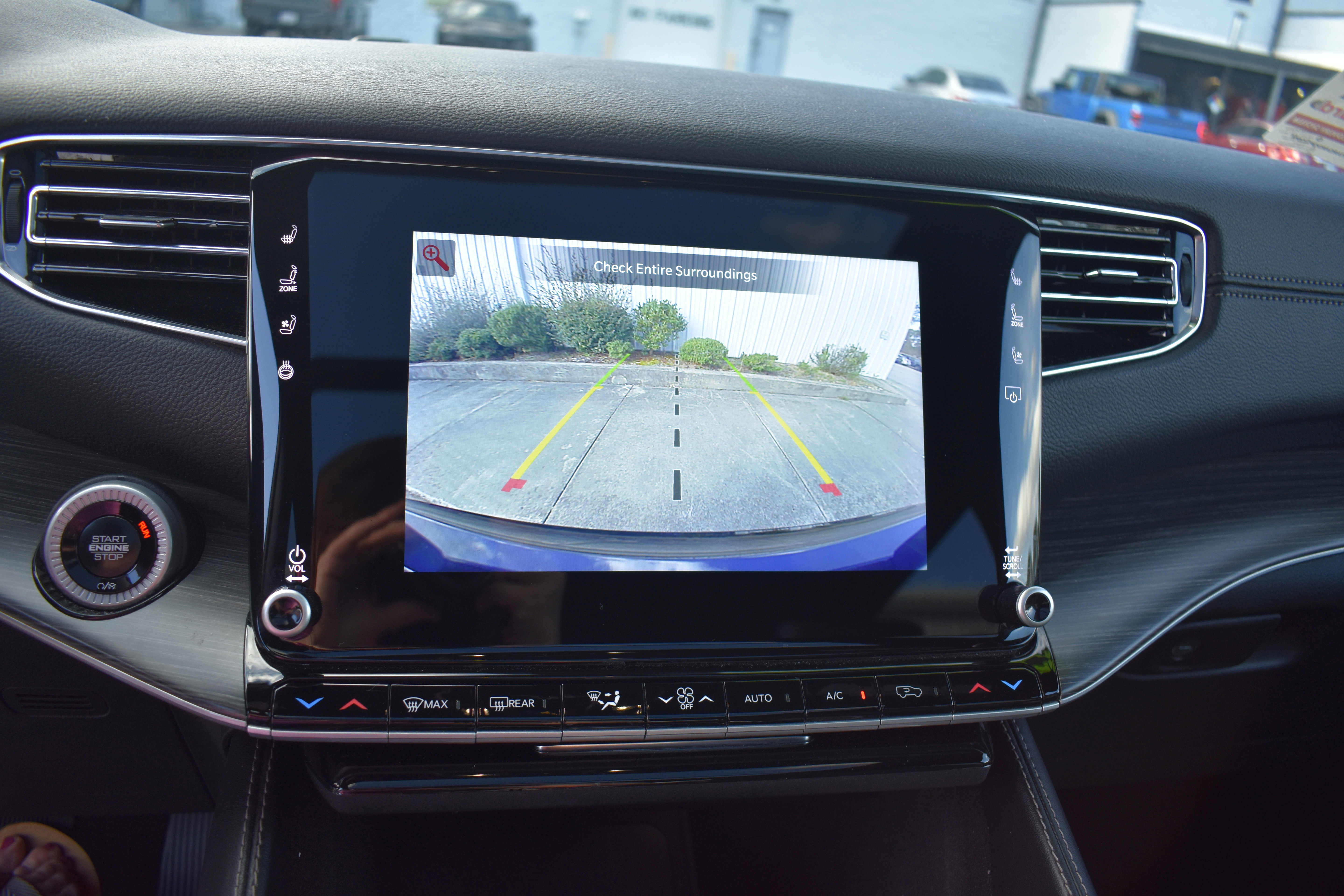 Used 2024 Jeep Wagoneer L Series II w/ Premium Group I image 19