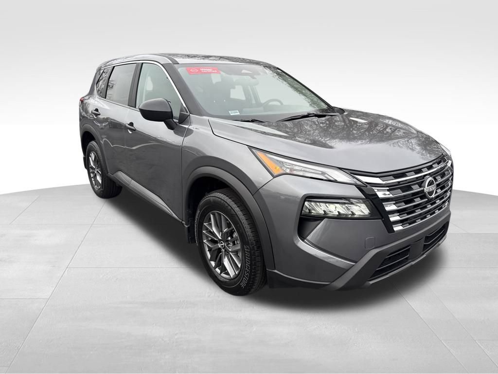 Used 2025 Nissan Rogue S image 8