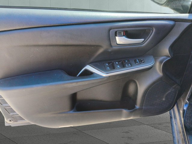 Used 2017 Toyota Camry SE FWD image 8