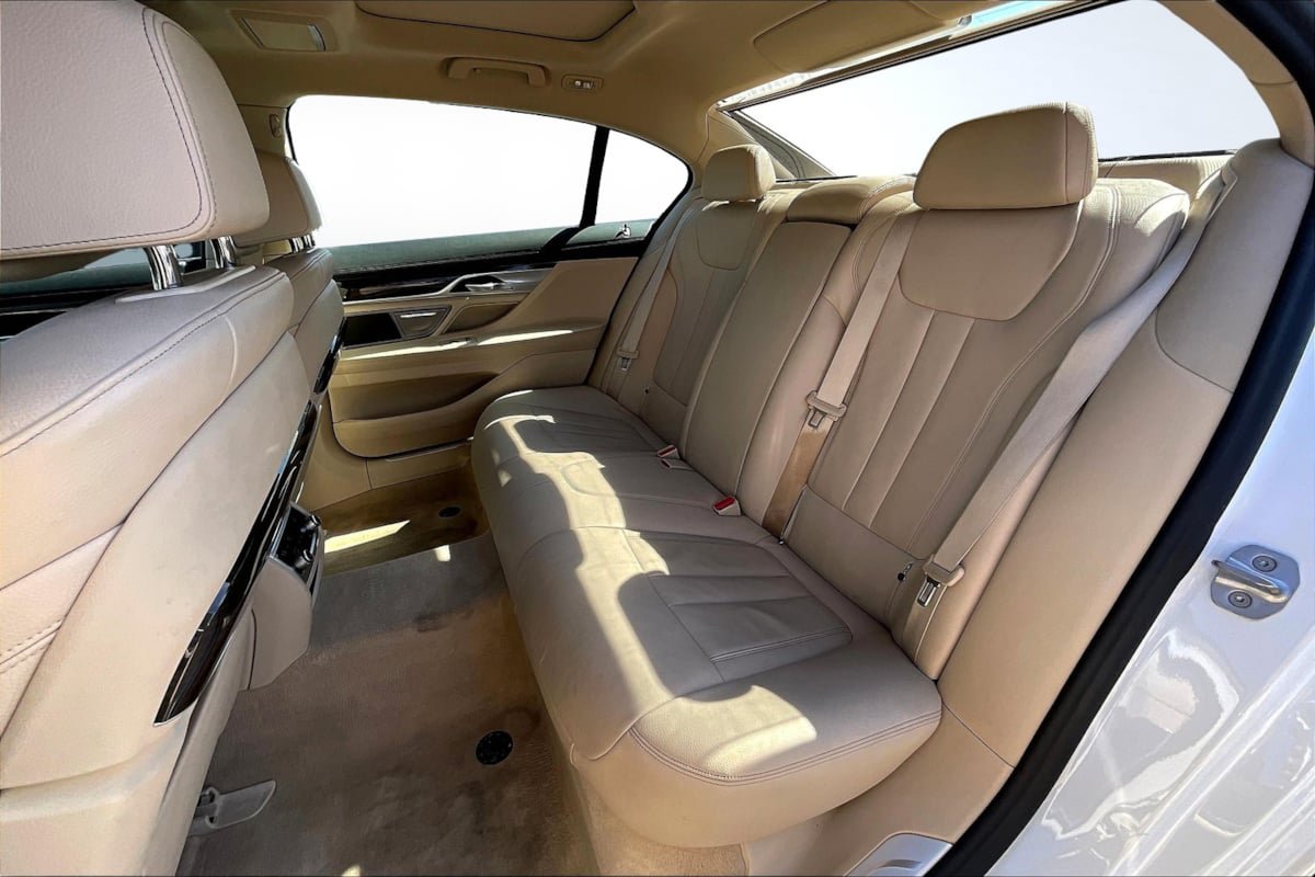 Used 2021 BMW 740i RWD image 26