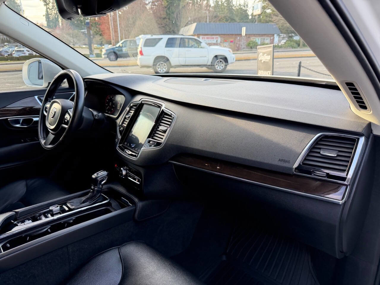 Used 2018 Volvo XC90 T6 Momentum w/ Convenience Package AWD/4WD image 20