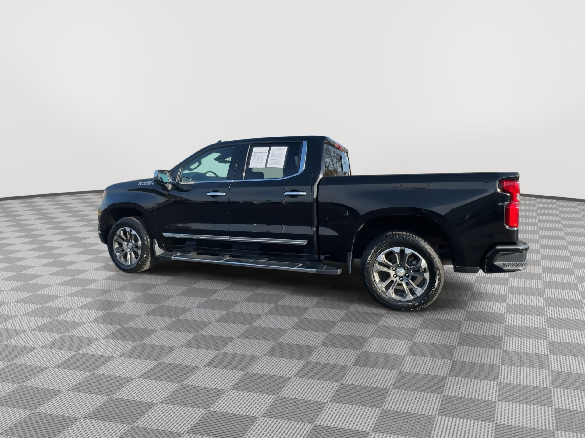 Used 2024 Chevrolet Silverado 1500 High Country w/ Technology Package image 6
