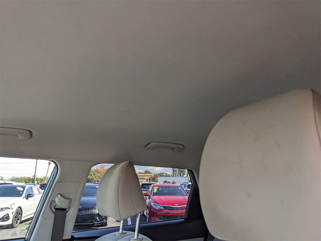 Certified 2025 Kia Soul LX image 21