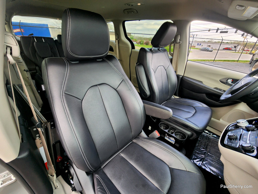 Used 2022 Chrysler Pacifica Touring-L FWD image 46