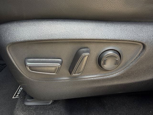 Used 2023 Toyota Highlander XLE FWD image 25