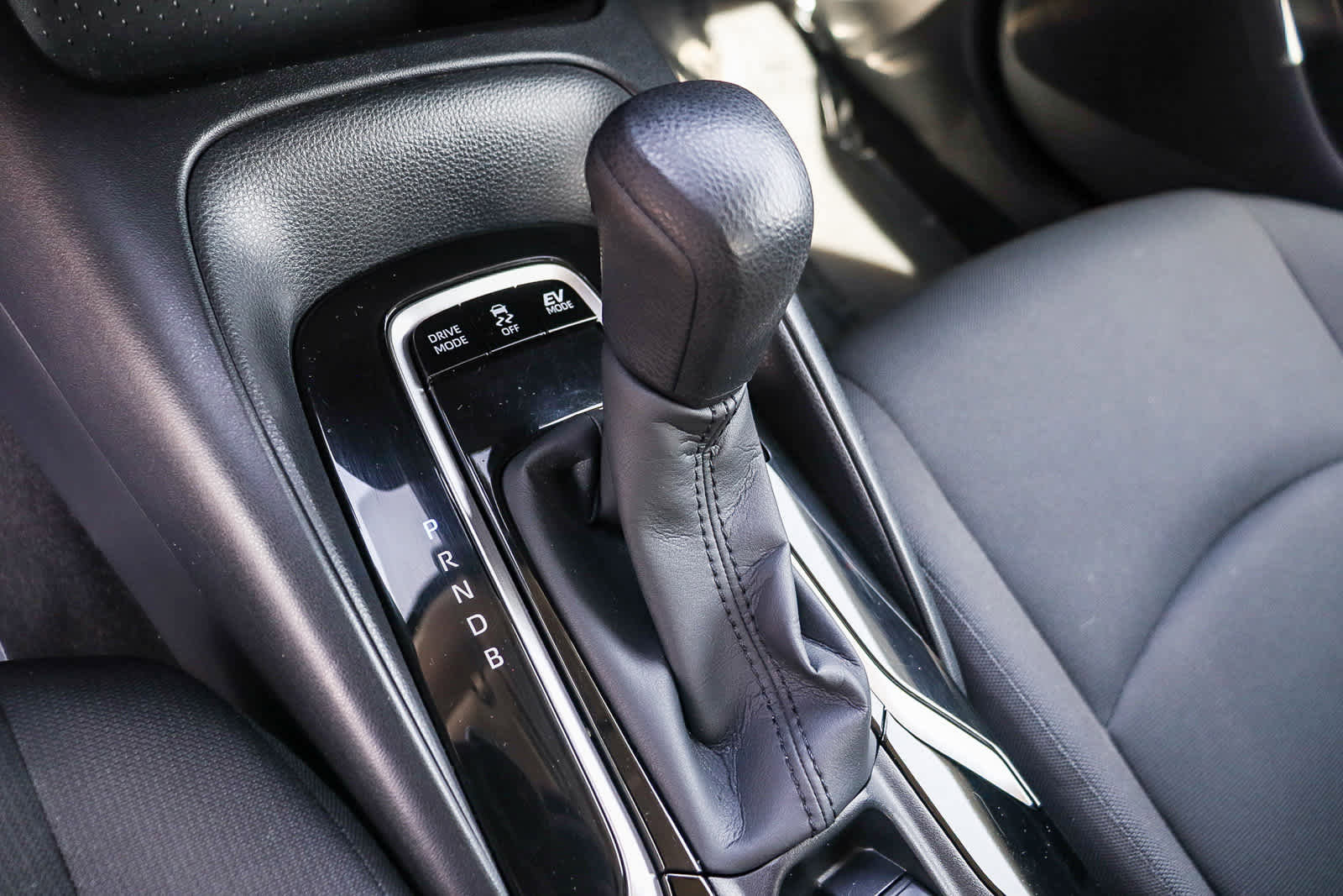 Used 2021 Toyota Corolla LE image 24