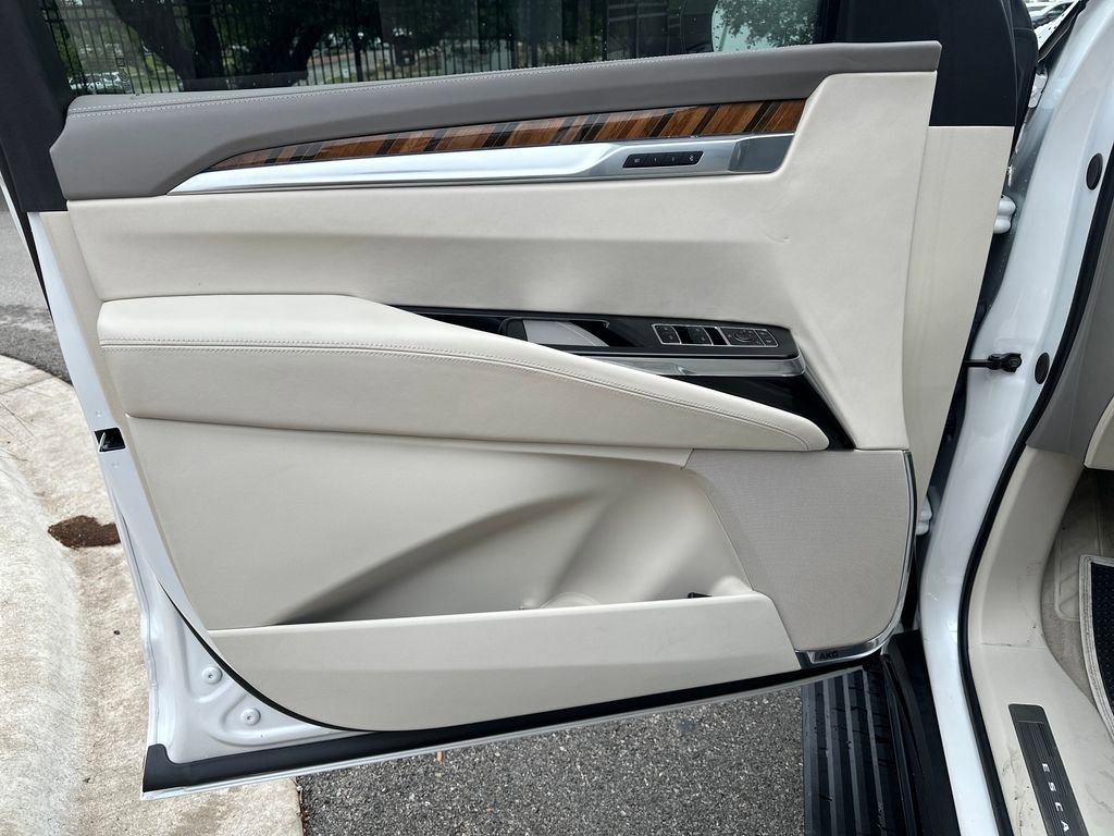 Used 2025 Cadillac Escalade Sport Platinum w/ LPO, ONYX Package AWD/4WD image 17
