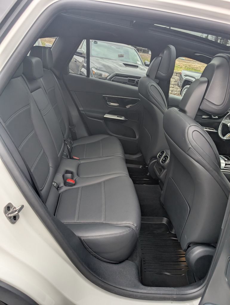 Used 2025 Mercedes-Benz GLC 300 4MATIC image 18