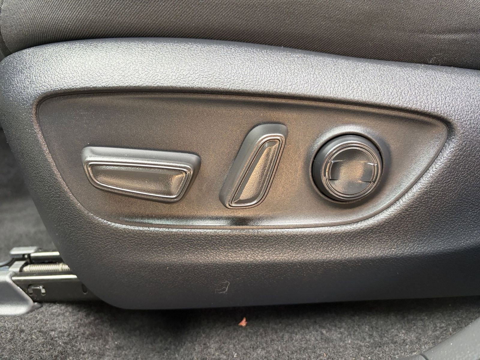 Used 2025 Toyota RAV4 XLE image 23