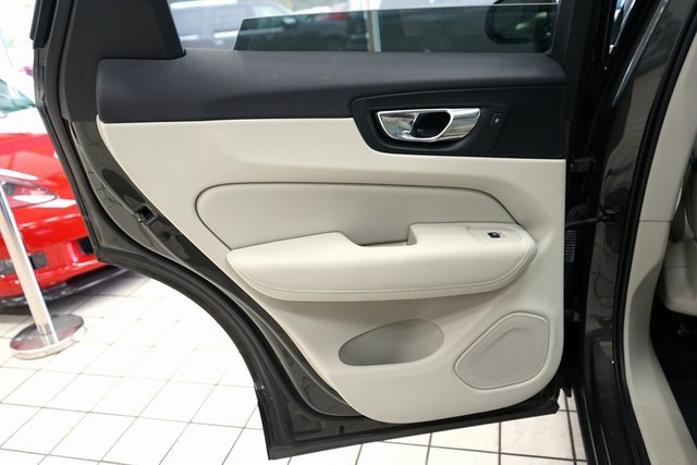Used 2019 Volvo XC60 T5 Momentum w/ Multimedia Package image 50