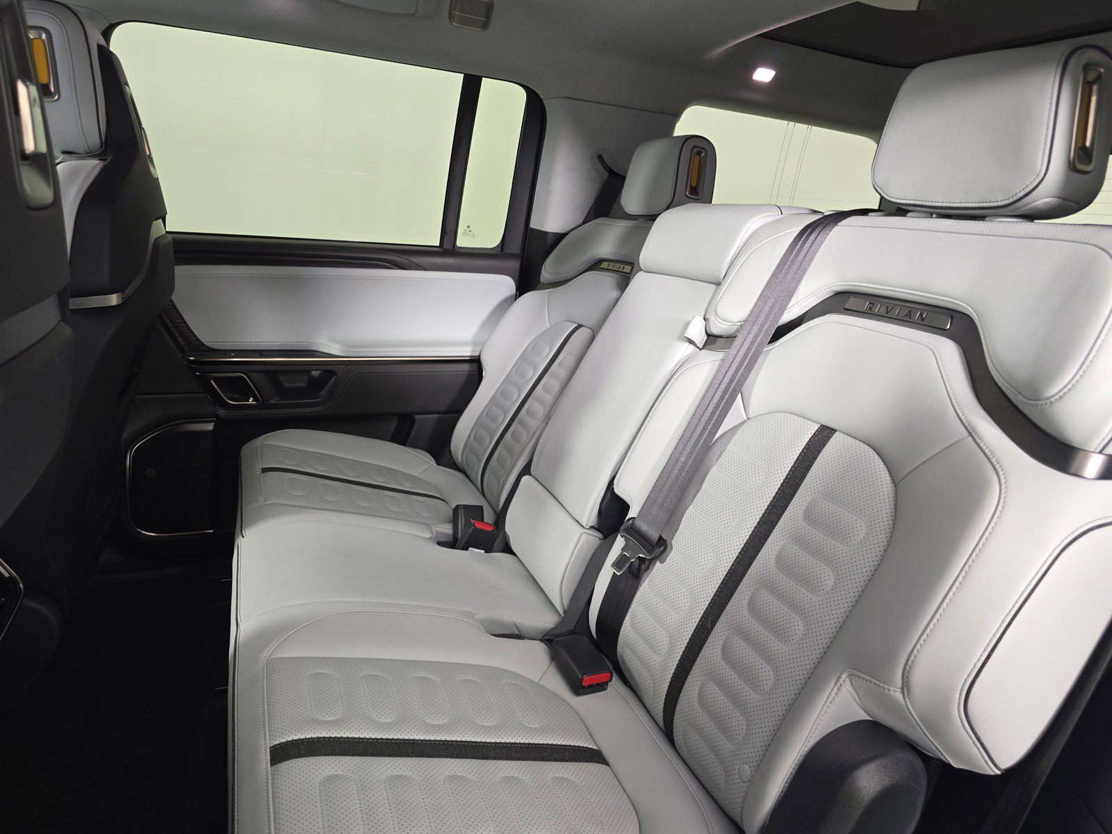 Used 2023 Rivian R1S Adventure image 21