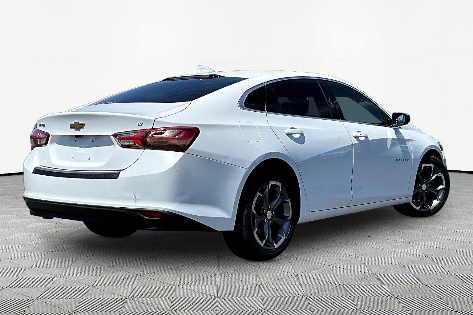 Used 2021 Chevrolet Malibu LT FWD image 6