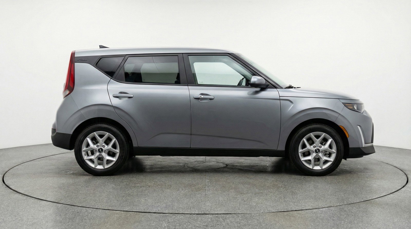 Used 2025 Kia Soul LX w/ LX Technology Package FWD image 11