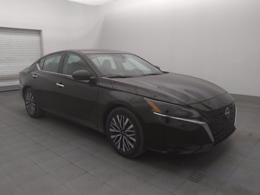 Used 2025 Nissan Altima 2.5 SV FWD image 11
