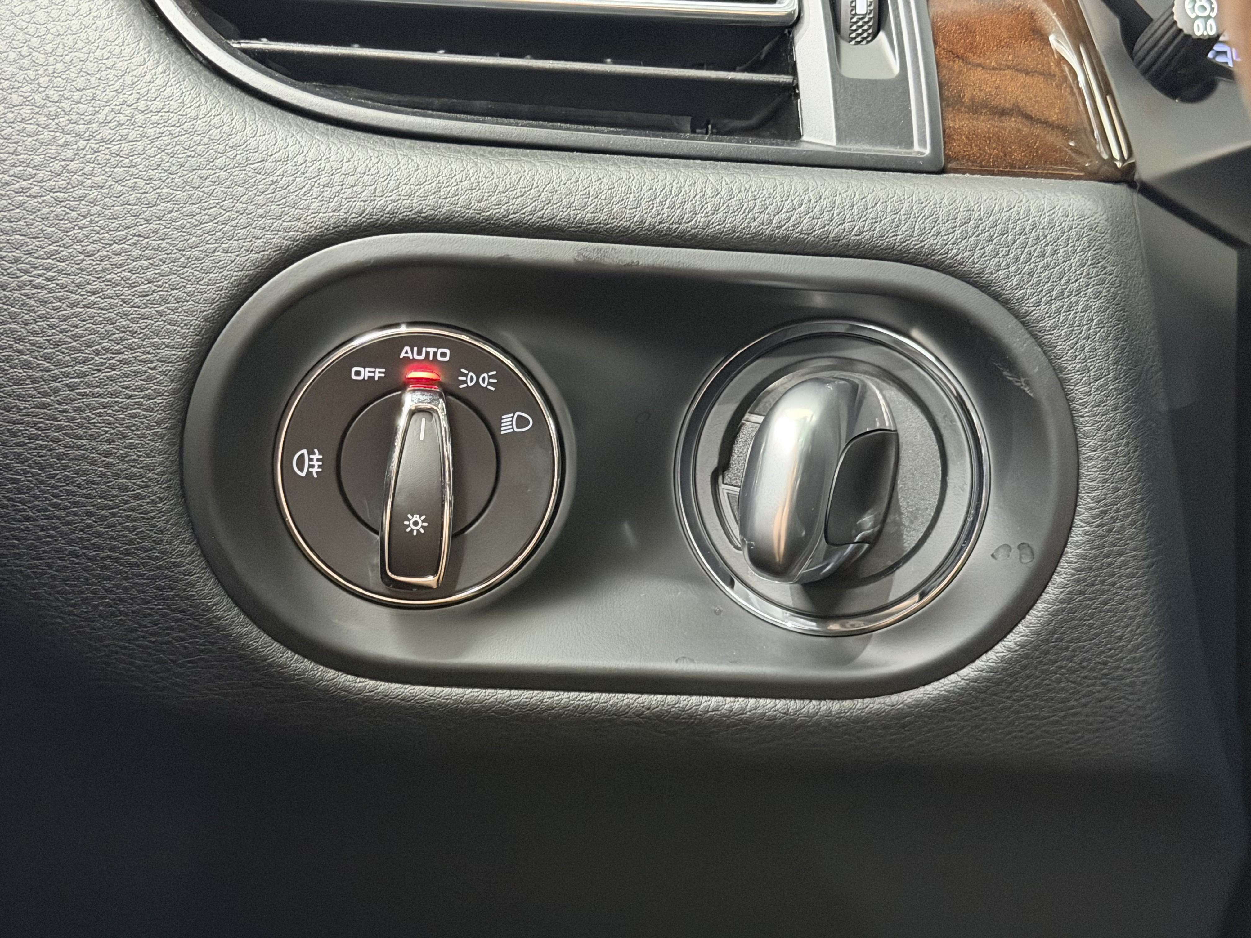 Certified 2024 Porsche Macan S AWD/4WD image 51