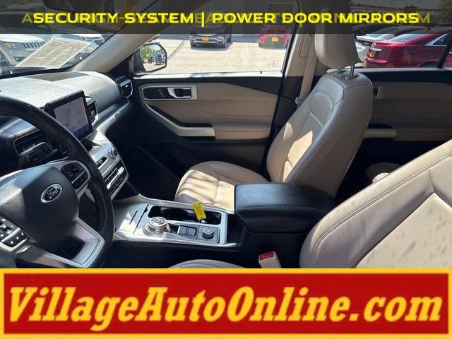 Used 2022 Ford Explorer XLT w/ Equipment Group 202A AWD/4WD image 12