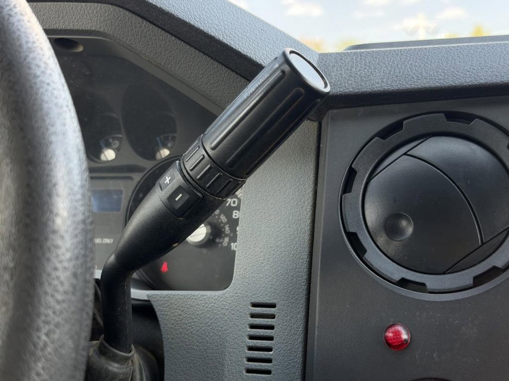 Used 2016 Ford F550 2WD Regular Cab Super Duty image 19