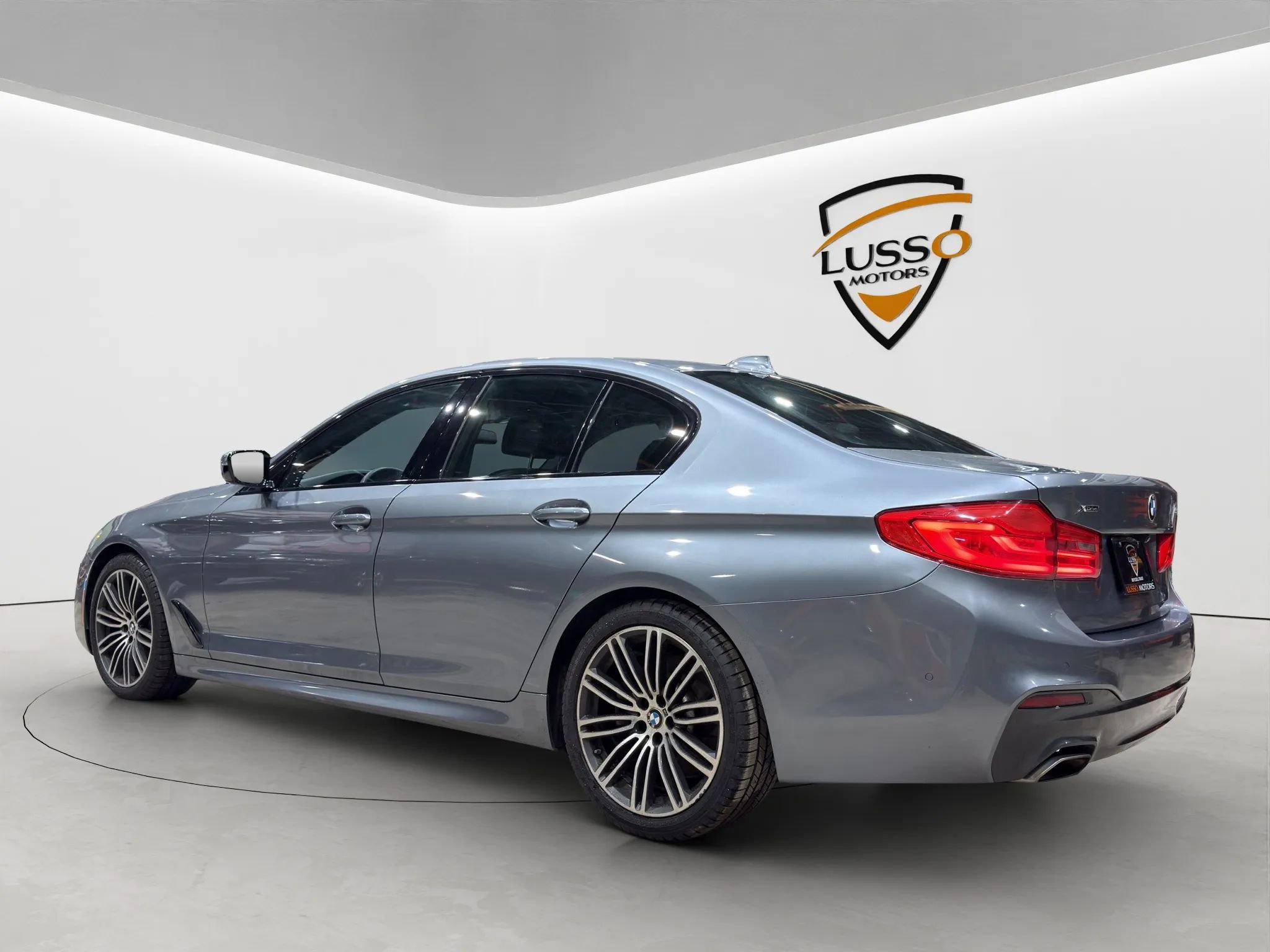 Used 2019 BMW 540i xDrive w/ M Sport Package AWD/4WD image 3
