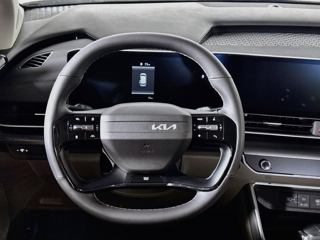 New 2027 Kia Carnival FWD image 13