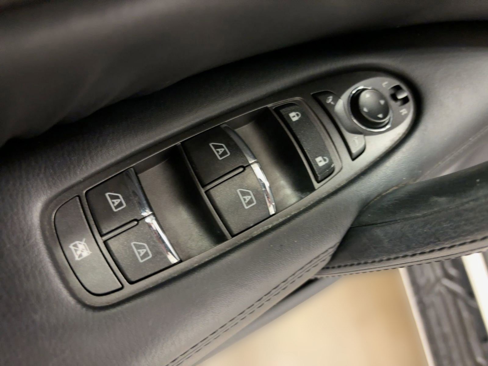 Used 2021 Nissan Armada SV image 12