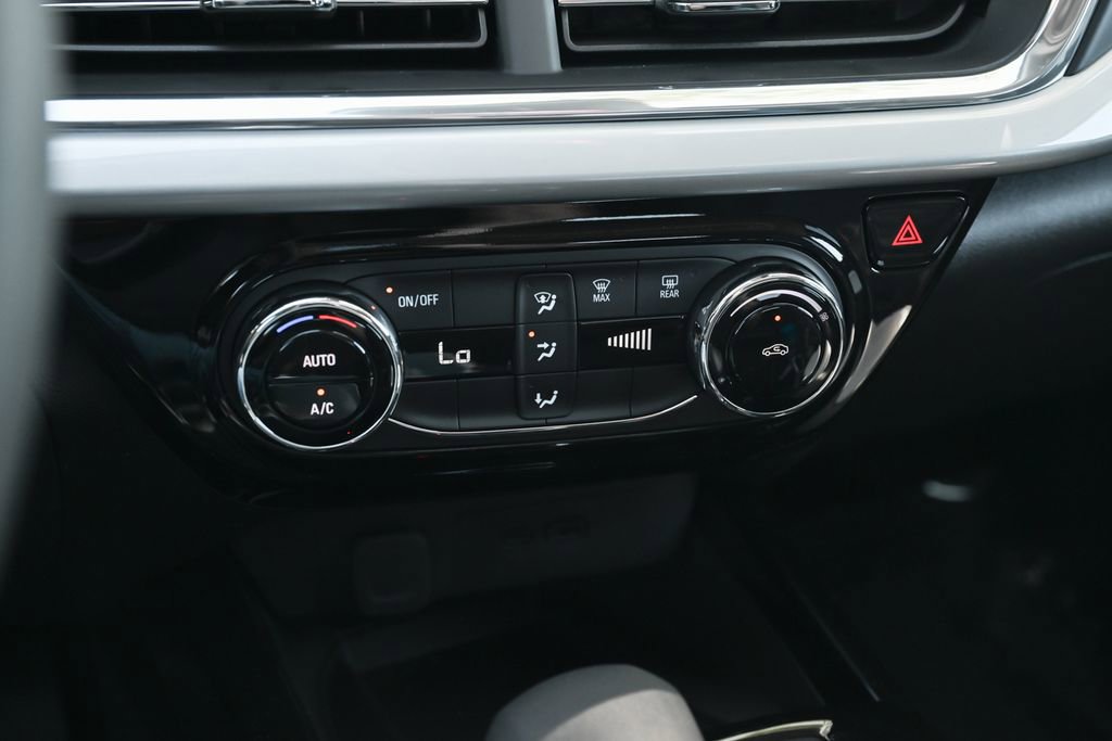 New 2026 Chevrolet Trax LT w/ Sunroof Package FWD image 26