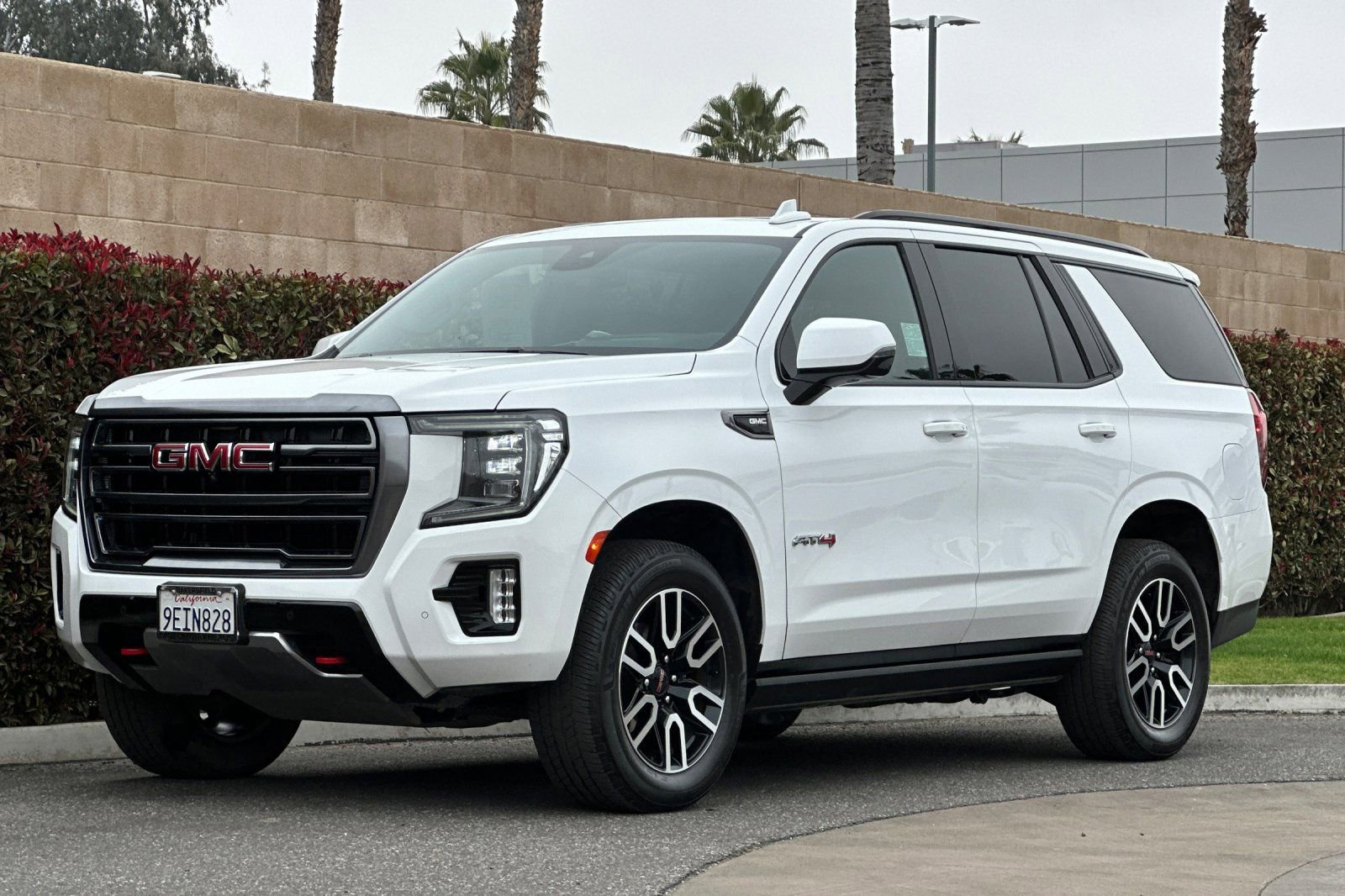 Used 2023 GMC Yukon AT4 w/ AT4 Premium Package image 8