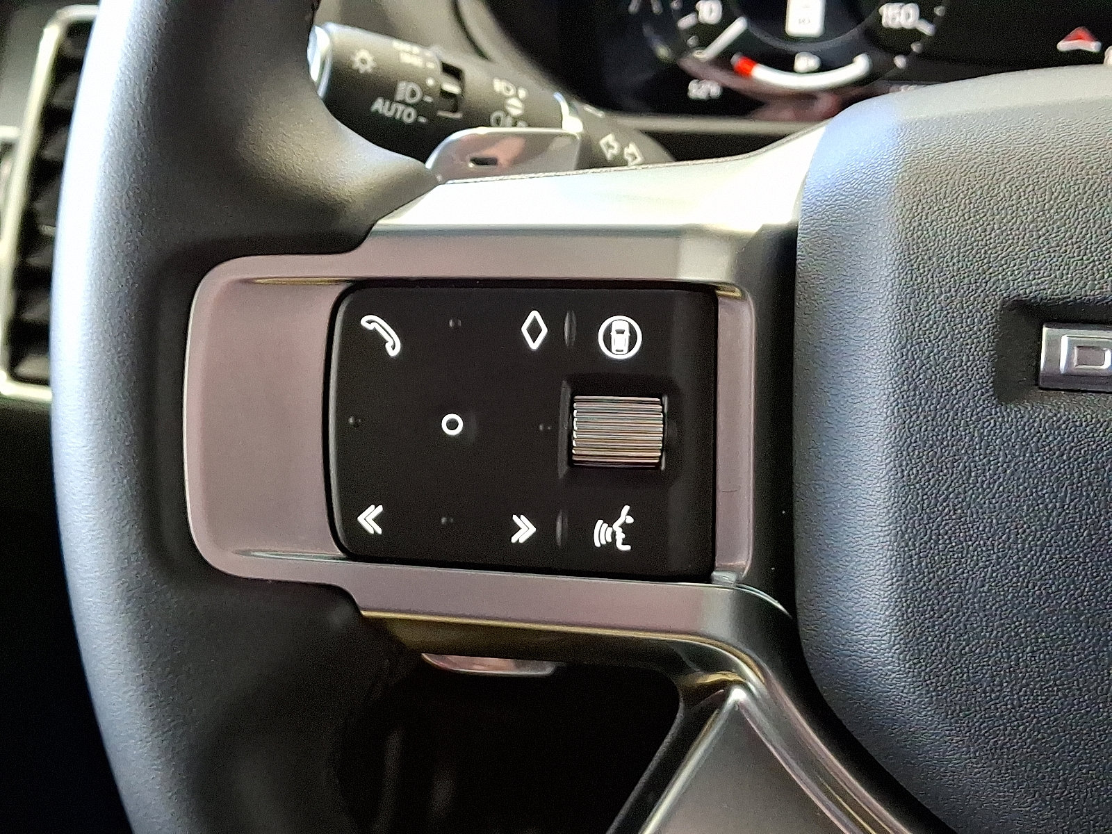 Certified 2025 Land Rover Discovery Dynamic SE image 21