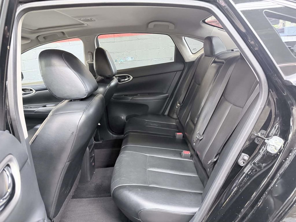 Used 2019 Nissan Sentra SR w/ Premium Package (SR) FWD image 13