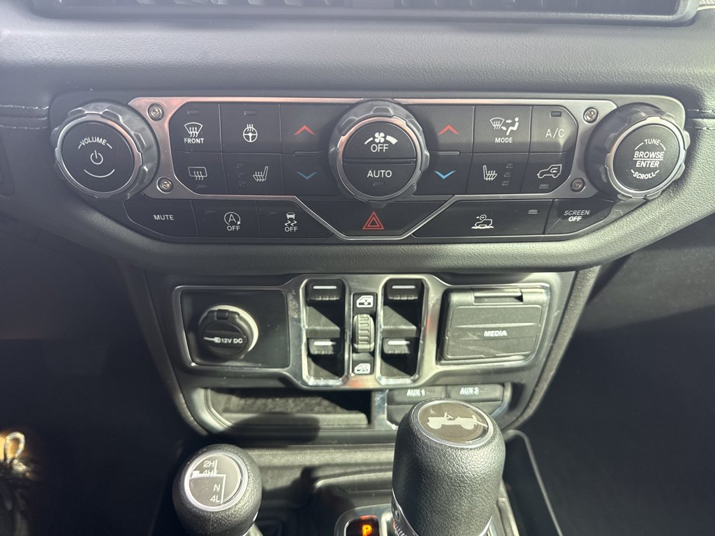 Used 2024 Jeep Wrangler Unlimited Sahara AWD/4WD image 21