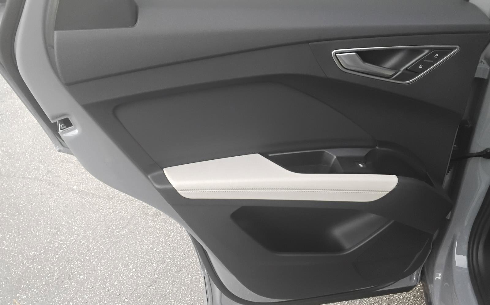 Used 2025 Audi Q4 e-tron Premium image 19