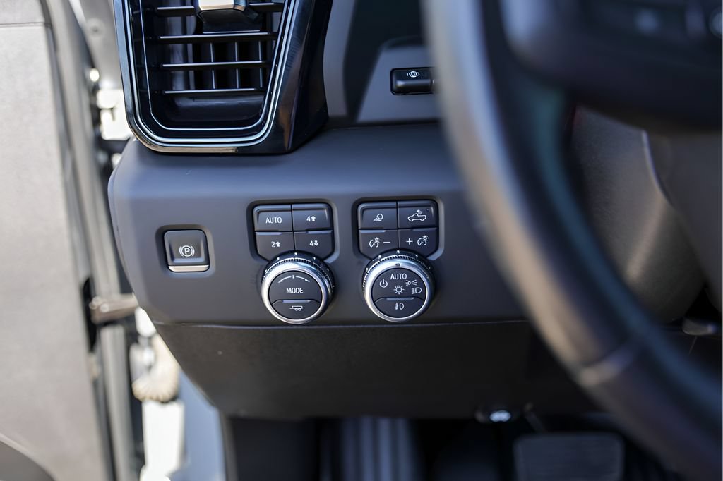 Used 2025 GMC Sierra 2500 AT4X AWD/4WD image 18