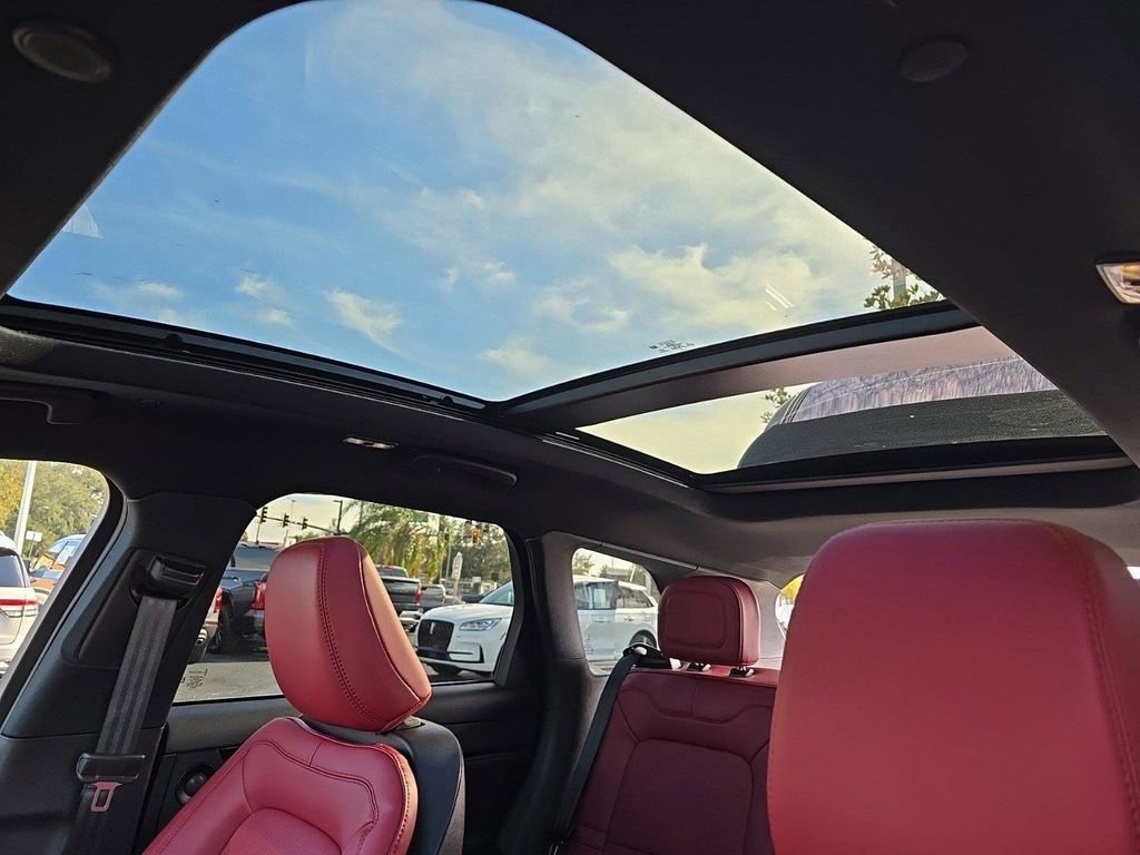 New 2025 Lincoln Corsair Reserve w/ Equipment Group 202A image 32